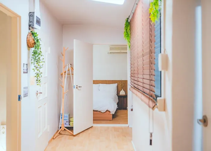 Private House Of A Newlywed Couple In Sinchon Daire Seul
