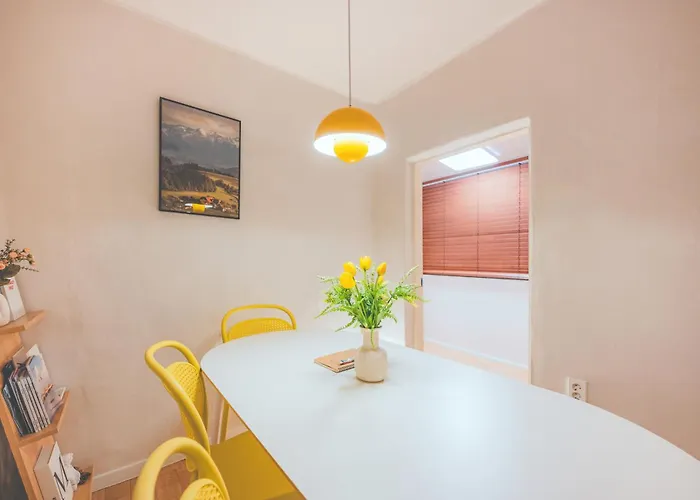Private House Of A Newlywed Couple In Sinchon